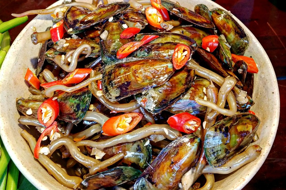 Cà xỉu trộn xoài lá quế