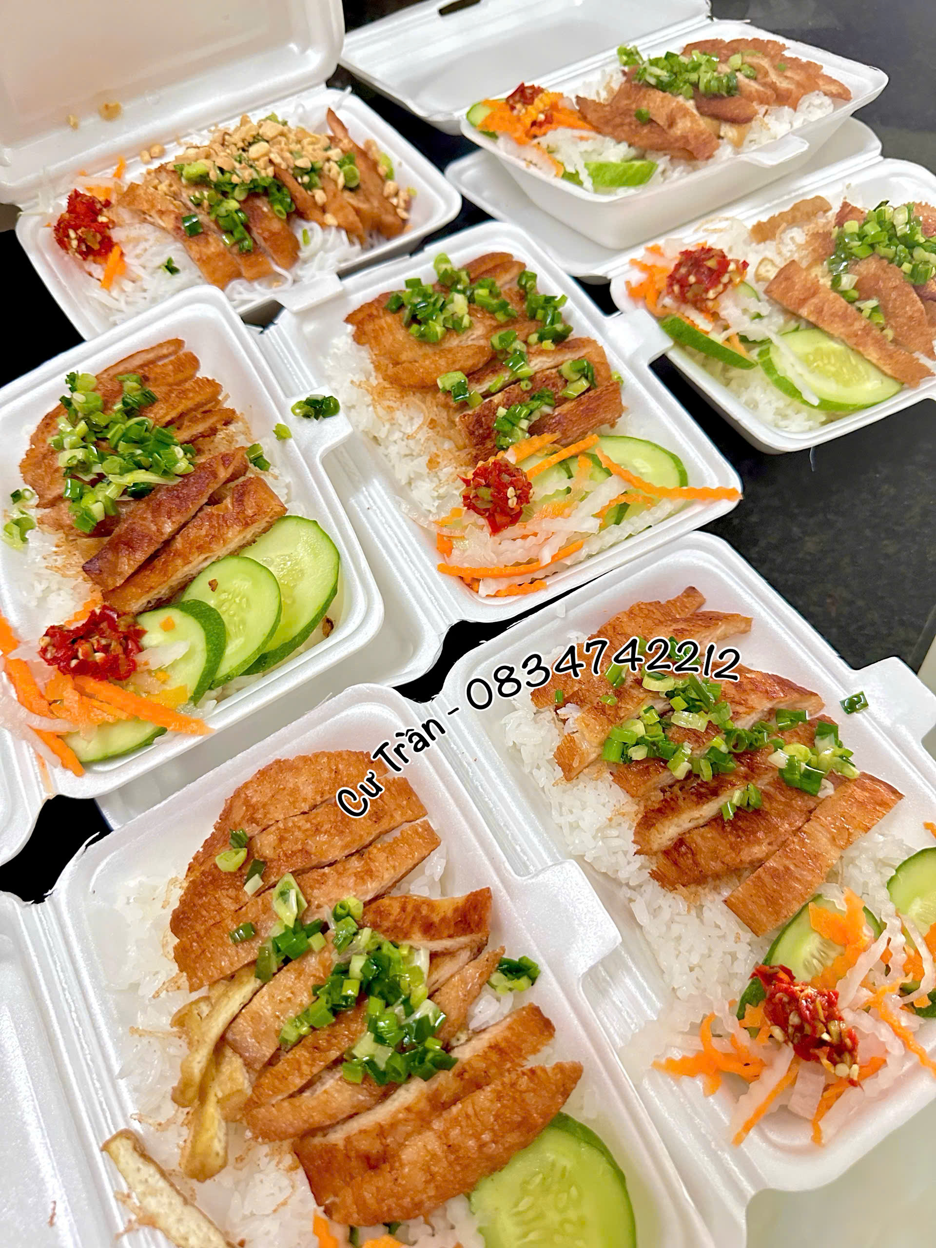 CƠM BÌ SƯỜN GIÒN CHAY