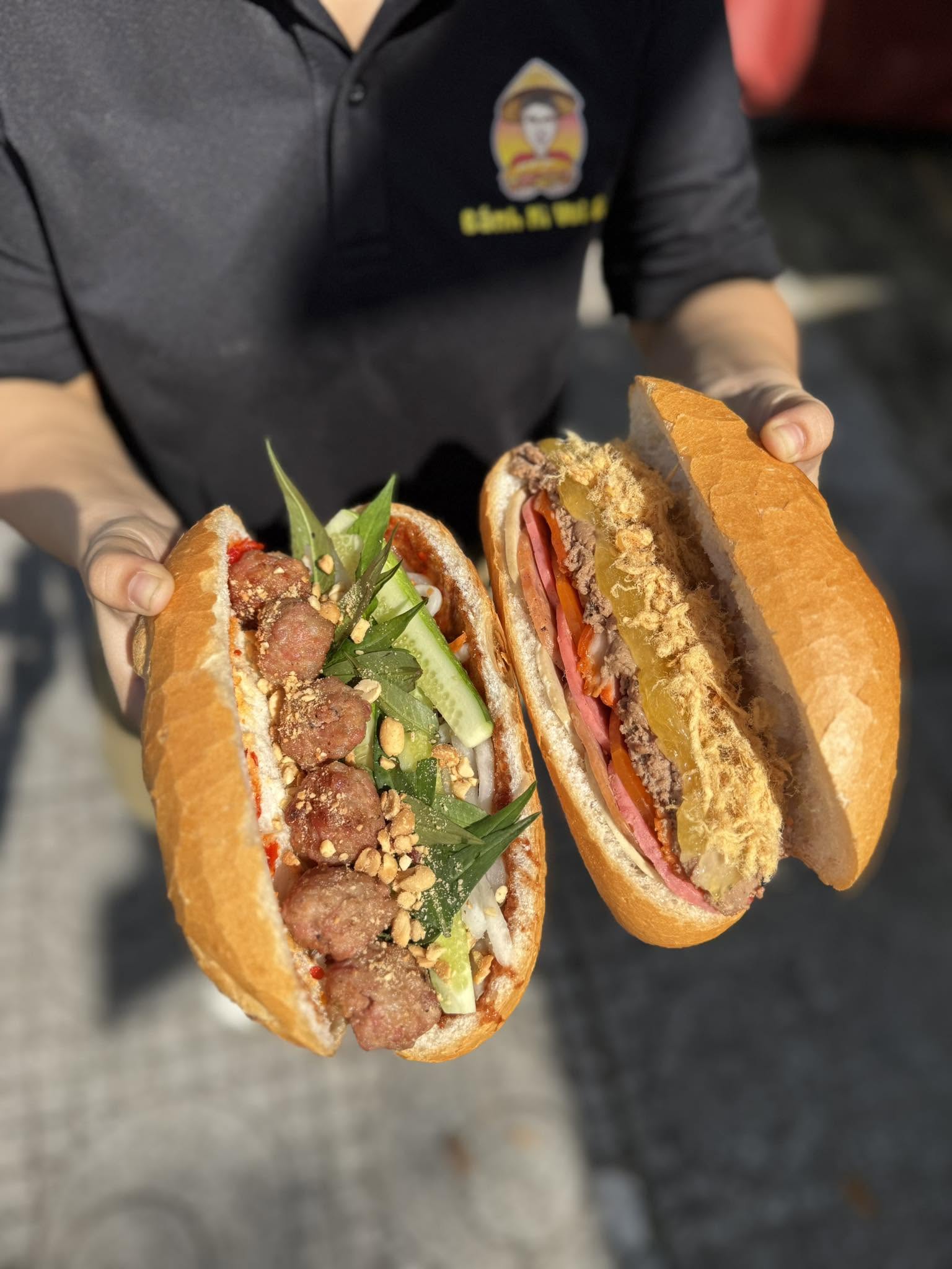 BÁNH MÌ THỊT NƯỚNG