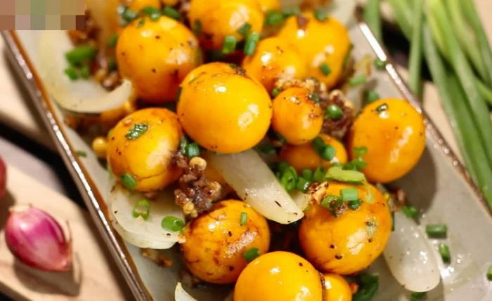 Trứng non sốt mắm, xào củ hành