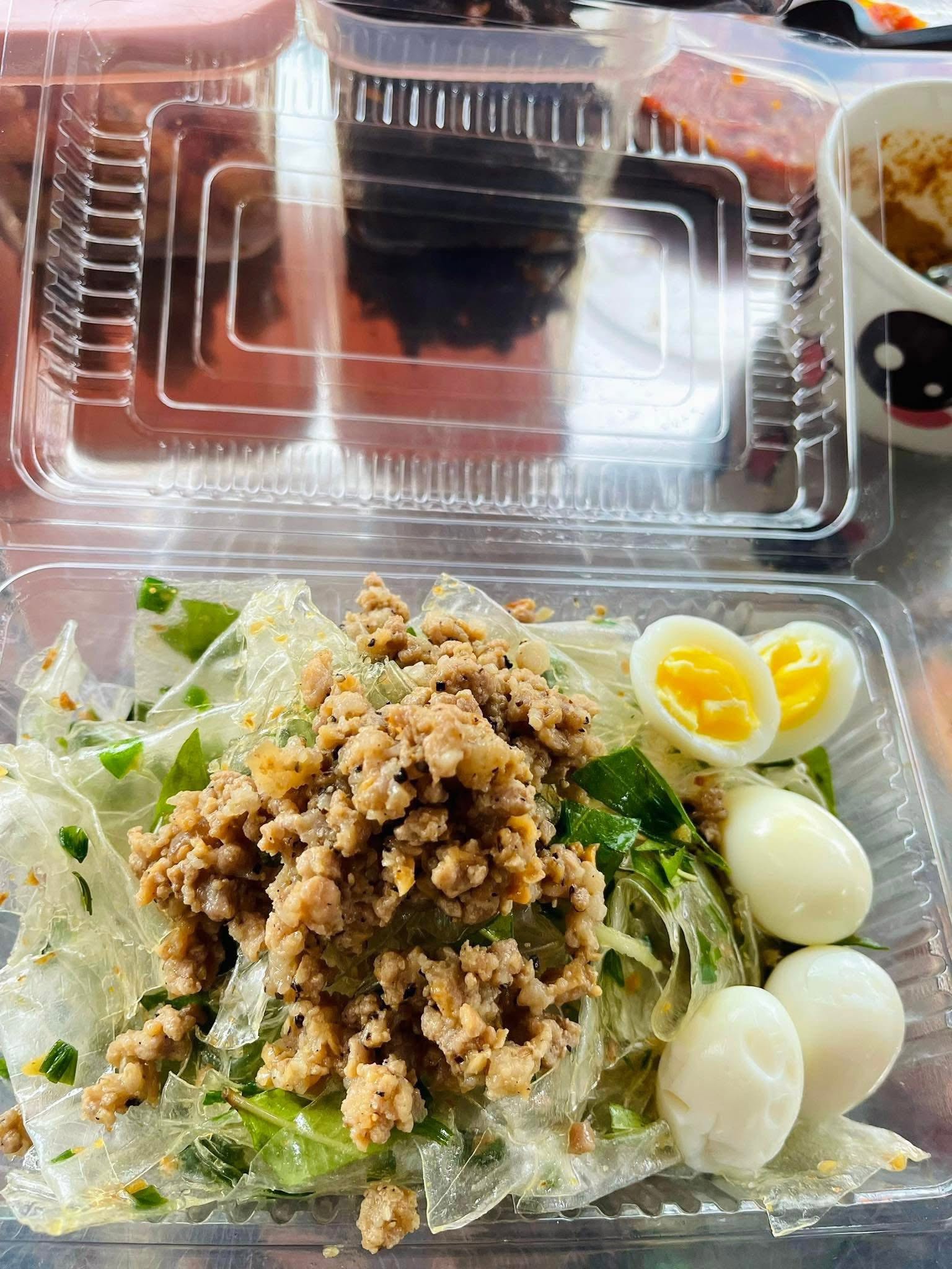 Bánh tráng Trộn Lòng Đào Thịt Bằm