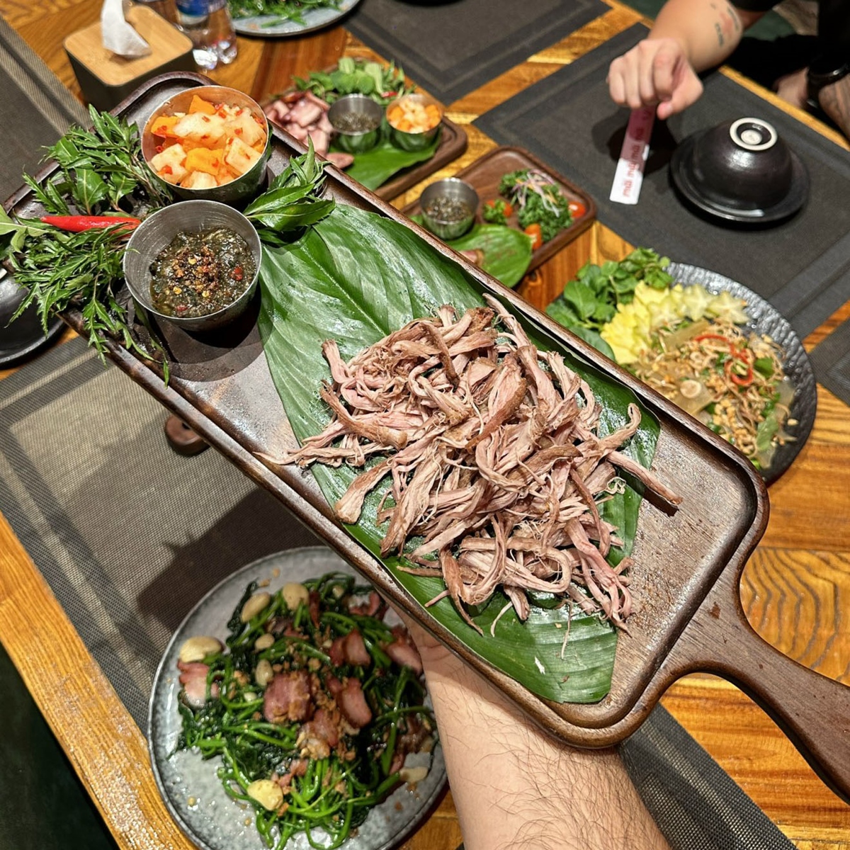 CHẲNG DỪNG HEO - VÚ HEO