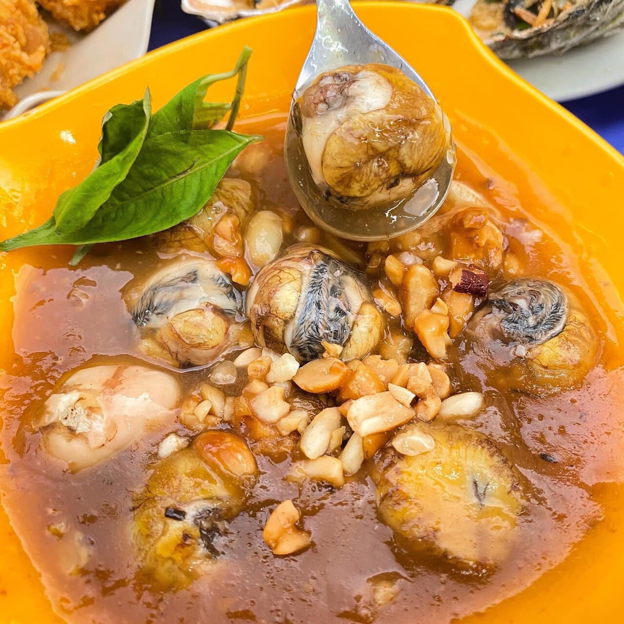TRỨNG CÚT LỘN