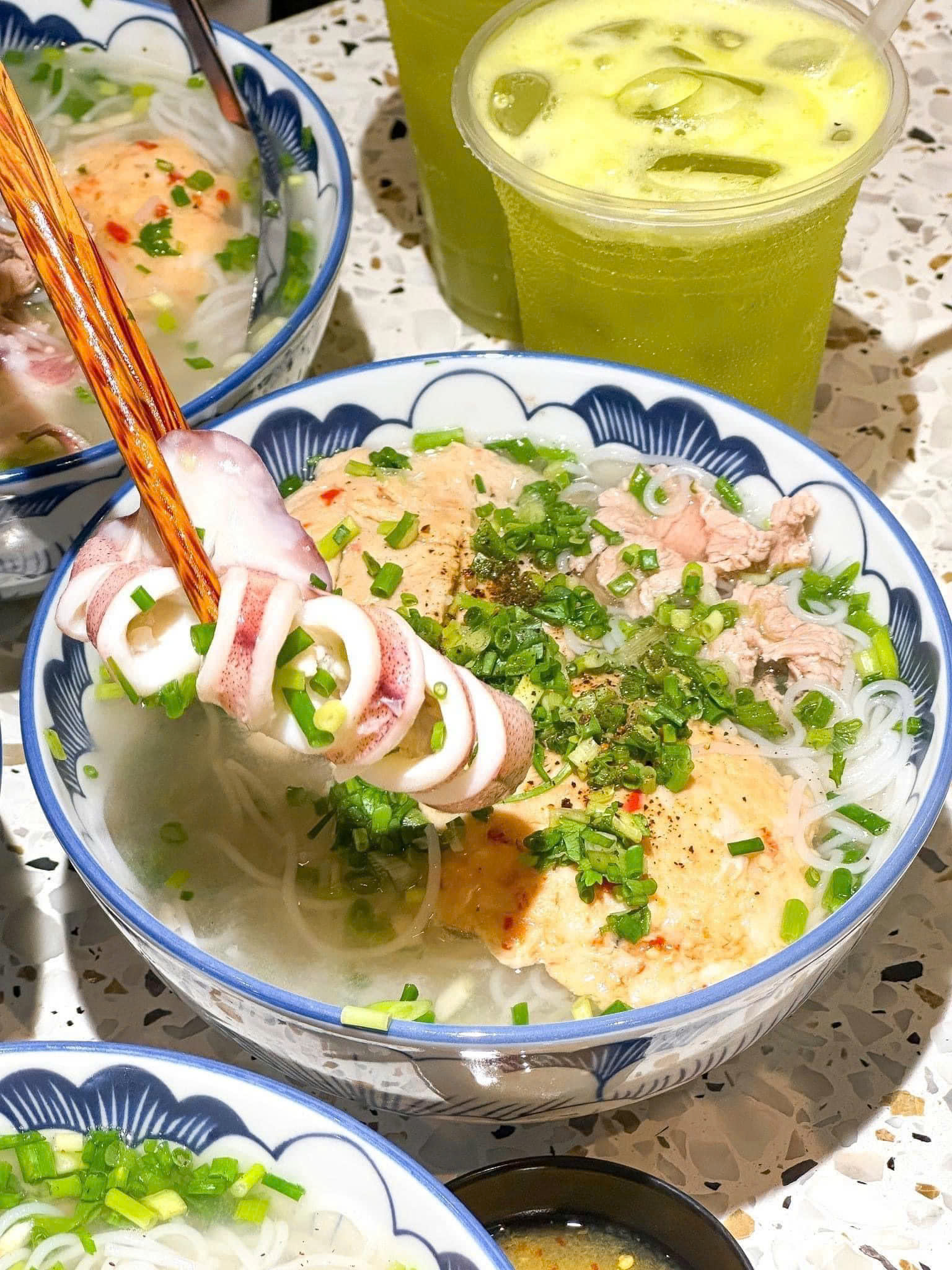 BÚN QUẬY KIẾN XÂY