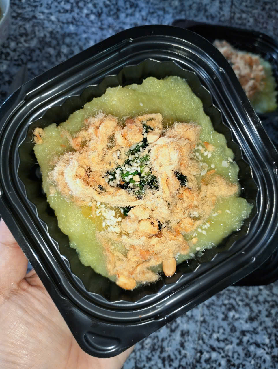 TIỆM BÁNH NHÀ HUYÊN